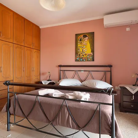 Lakis Superior Apartment