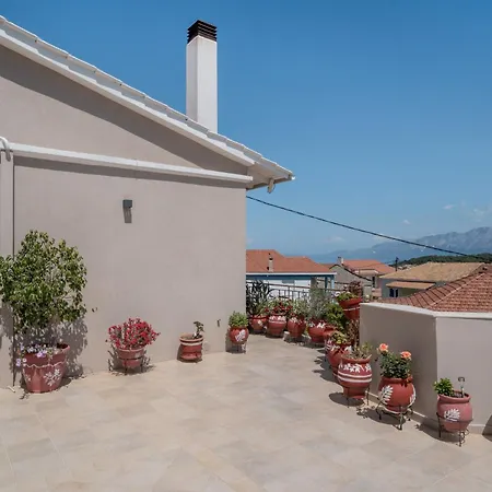 Apartment Lakis Superior Meganisi